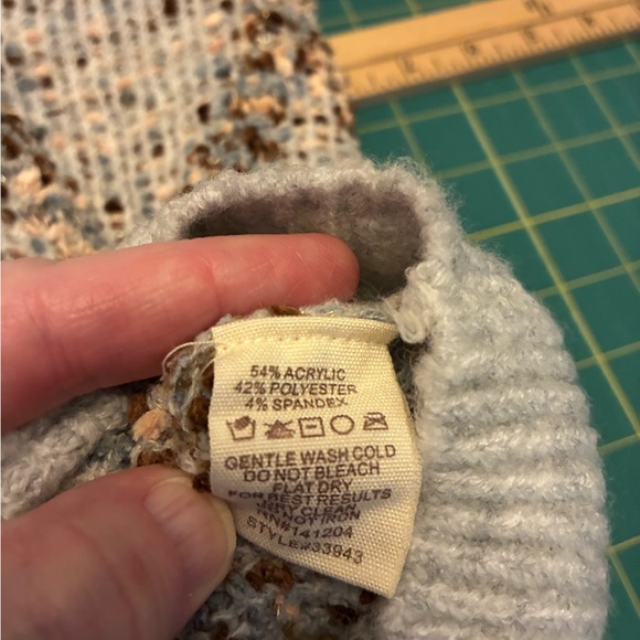 Hem & Thread Multi Color Sweater. Has pattern on both front and back. - Picture 4 of 5